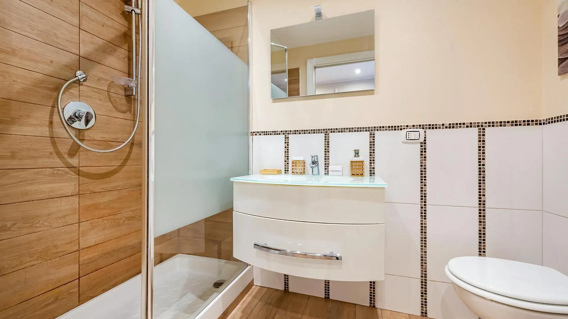 Levante Home In The Centre Of Bari - Happy Rentals דירה